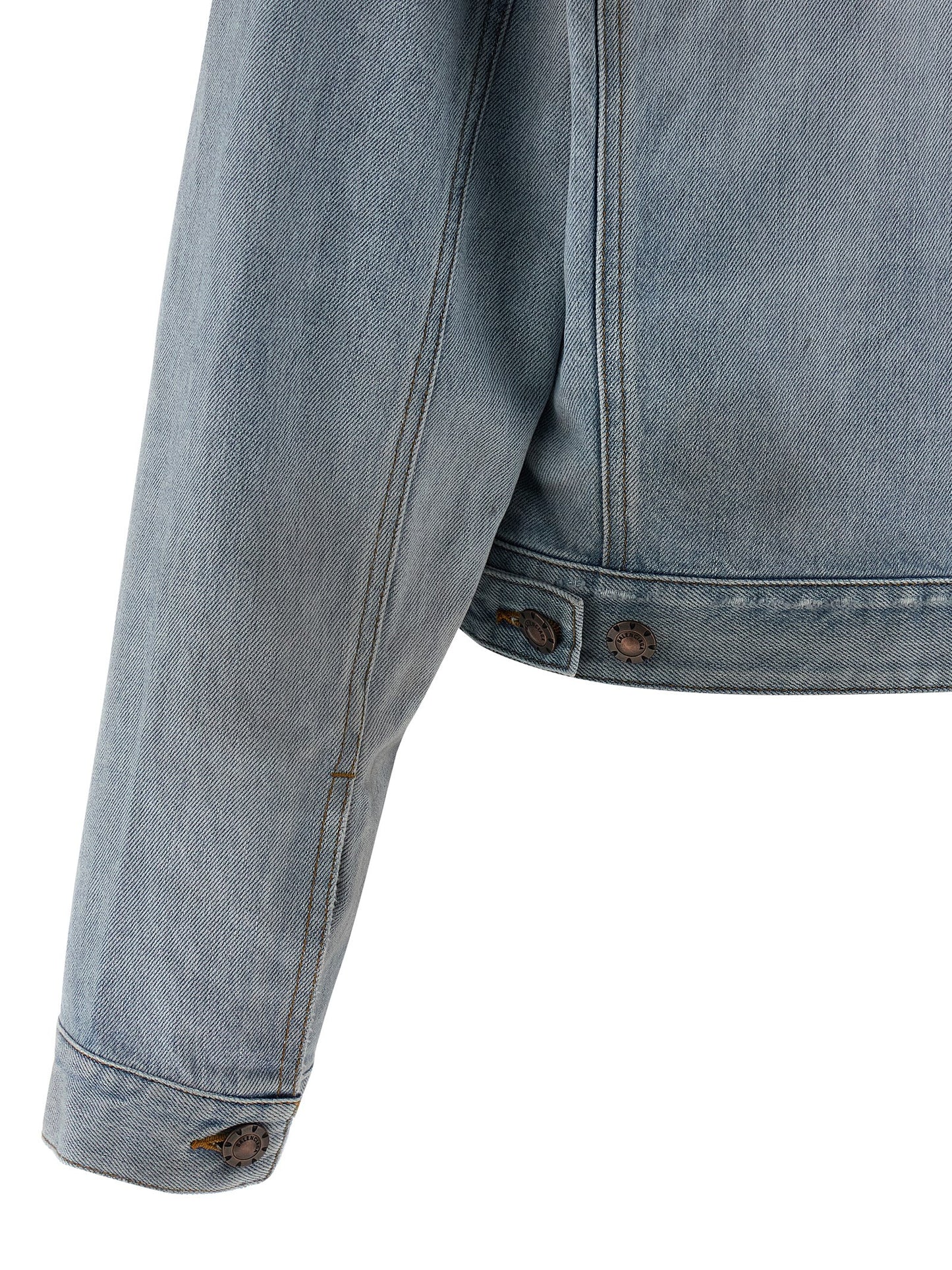 This Trucker Jacket by Balenciaga for women in denim cotton light-blue exhibits a edgy silhouette, meticulously detailed with functional and a edgy for a edgy finish.