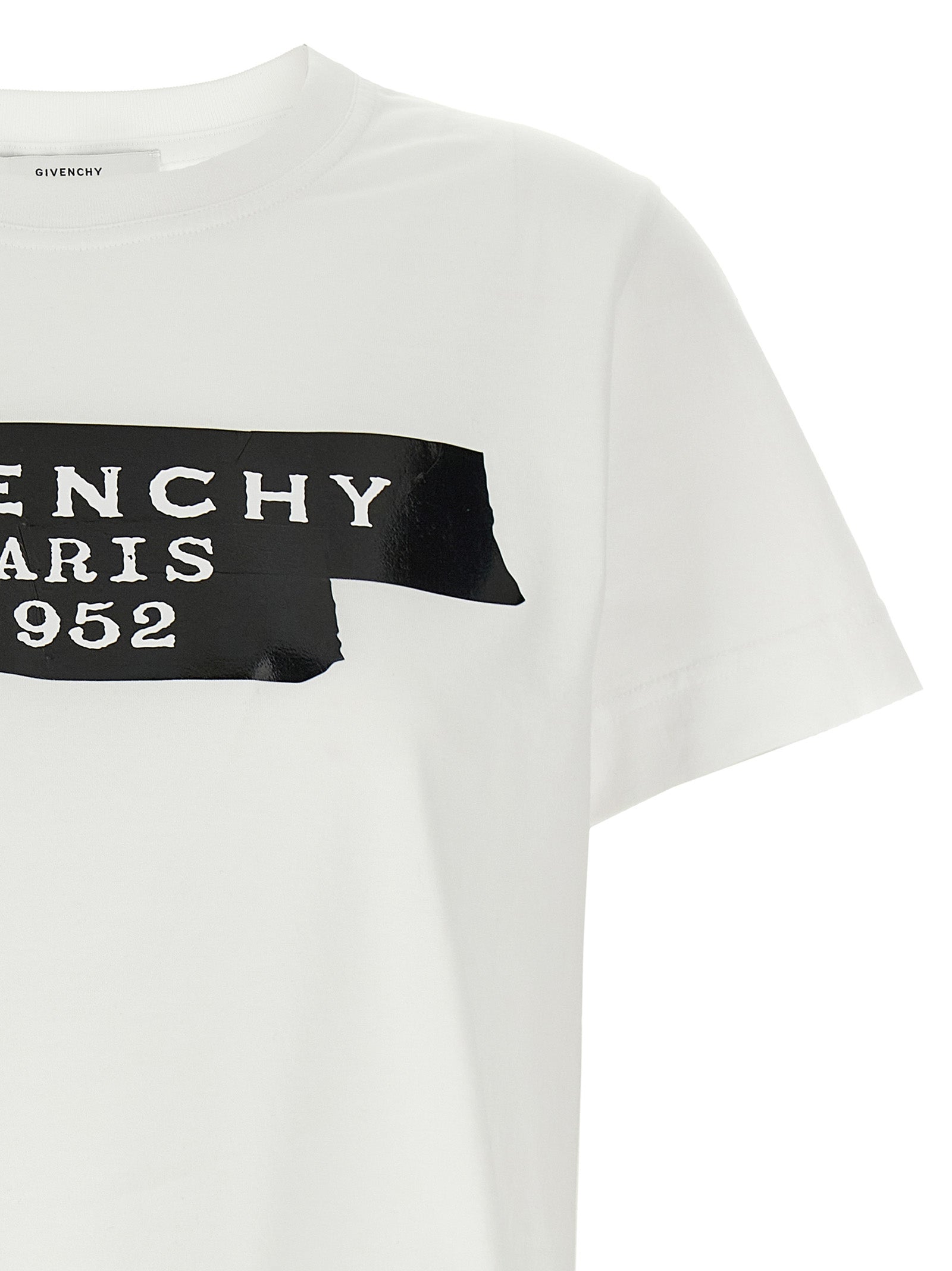 T-Shirt by Givenchy for women in cotton bicolour, black & white showcases a dramatic silhouette, elegantly detailed with a dramatic crew neckline and for a truly dramatic finish.