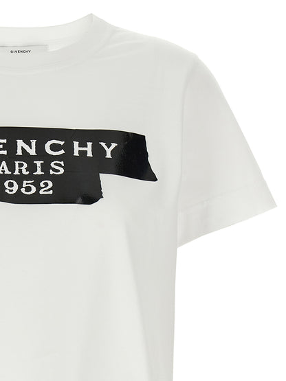 T-Shirt by Givenchy for women in cotton bicolour, black & white showcases a dramatic silhouette, elegantly detailed with a dramatic crew neckline and for a truly dramatic finish.