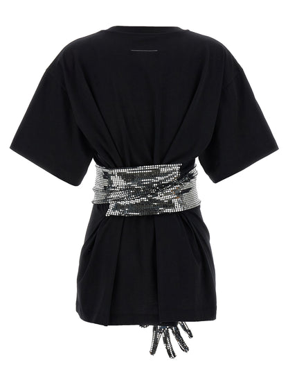 T-Shirt by MM6 Maison Margiela for women in cotton sequins black, white & signature features an edgy silhouette, meticulously detailed with a sophisticated and crew square neckline for a truly edgy finish.