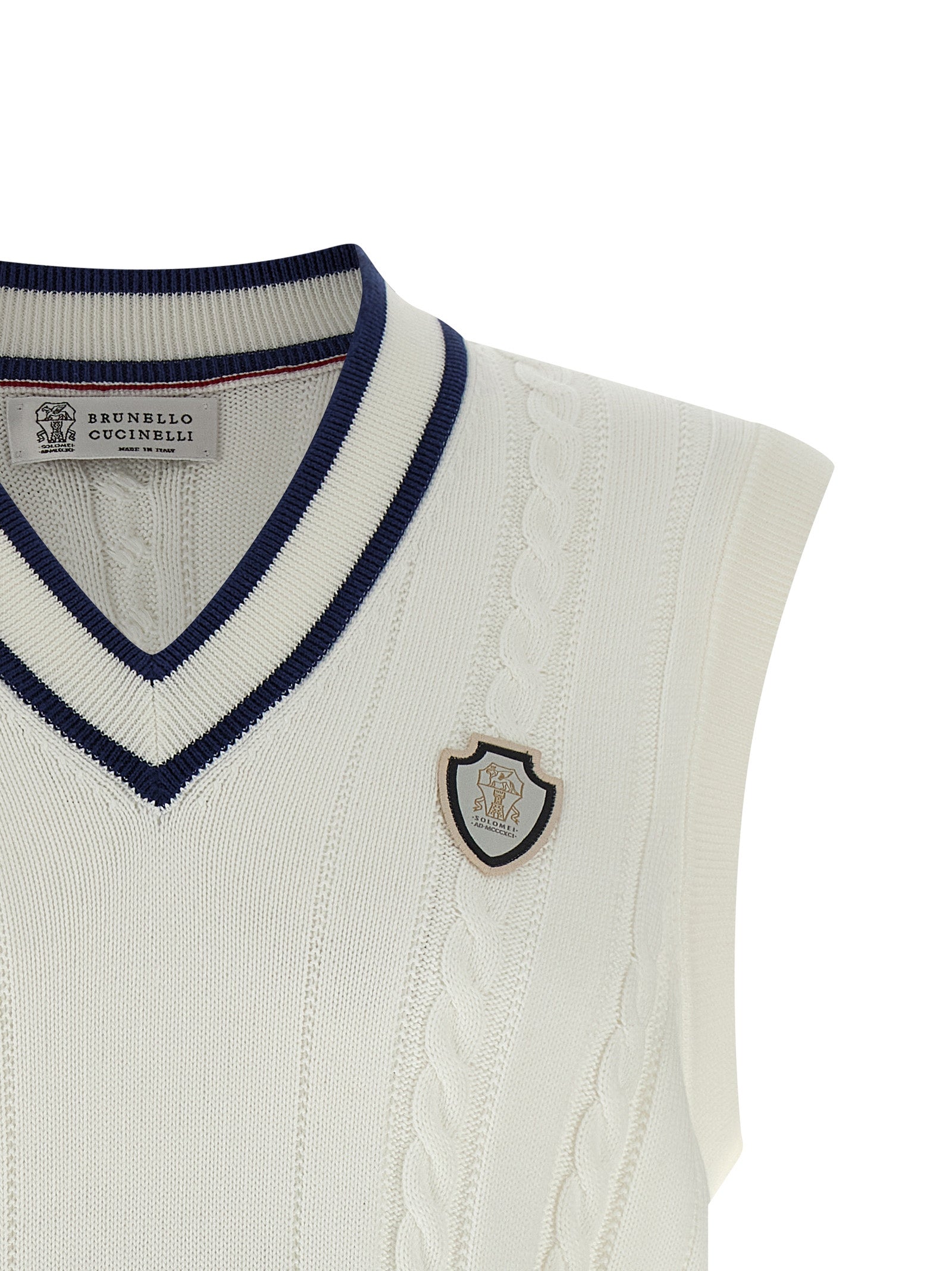 This Sweater by Brunello Cucinelli for men in cotton white & signature presents a understated silhouette, featuring a sophisticated v-neck neckline and for a understated finish.