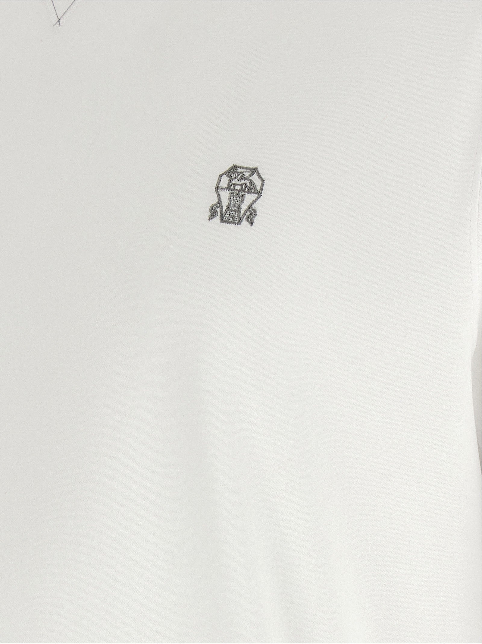 T-Shirt by Brunello Cucinelli for men in cotton white features an edgy silhouette, meticulously detailed with a sophisticated and for a truly edgy finish.