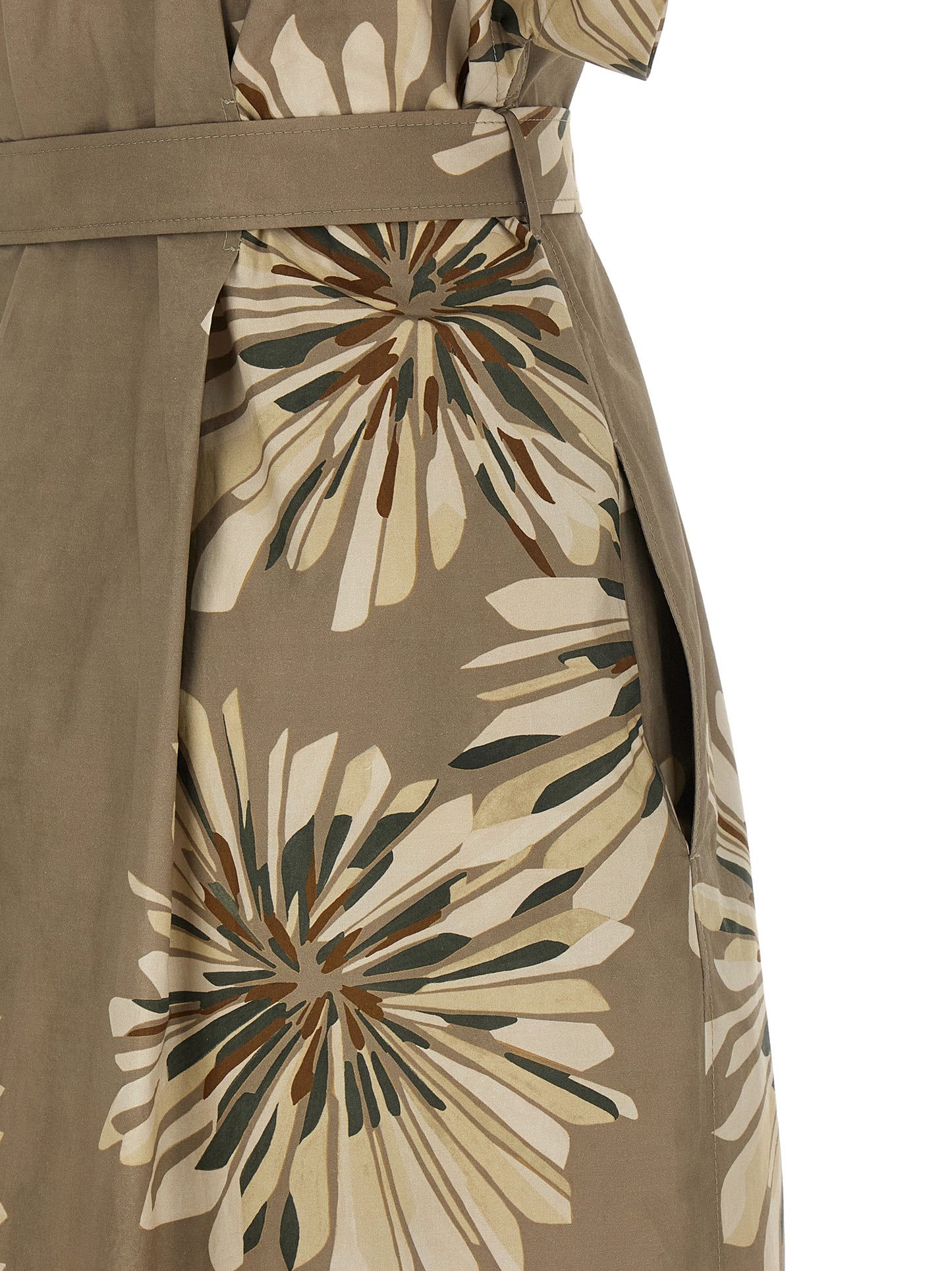 Dress by Brunello Cucinelli for women in cotton bicolour, green, floral & print features an magnificent silhouette, artfully detailed with a magnificent and that flows into an magnificent short long.