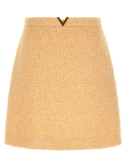 Skirt by Valentino Garavani for women in polyamide silk virgin wool tweed beige, gold & striped features a contoured silhouette from the V Logo Women's Polyamide Silk Virgin Wool Tweed Mini Long Skirt collection, characterized by its contoured mini long for a contoured finish.