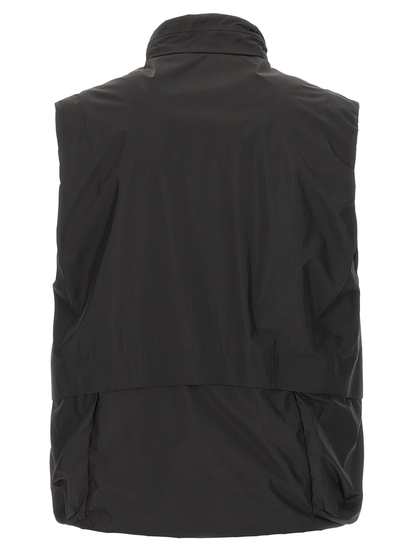 Vest by C.P. Company for men in polyamide black features a chic silhouette, expertly detailed with a refined and premium breathable-design, water-resistant, pockets & insulated for a truly chic look.
