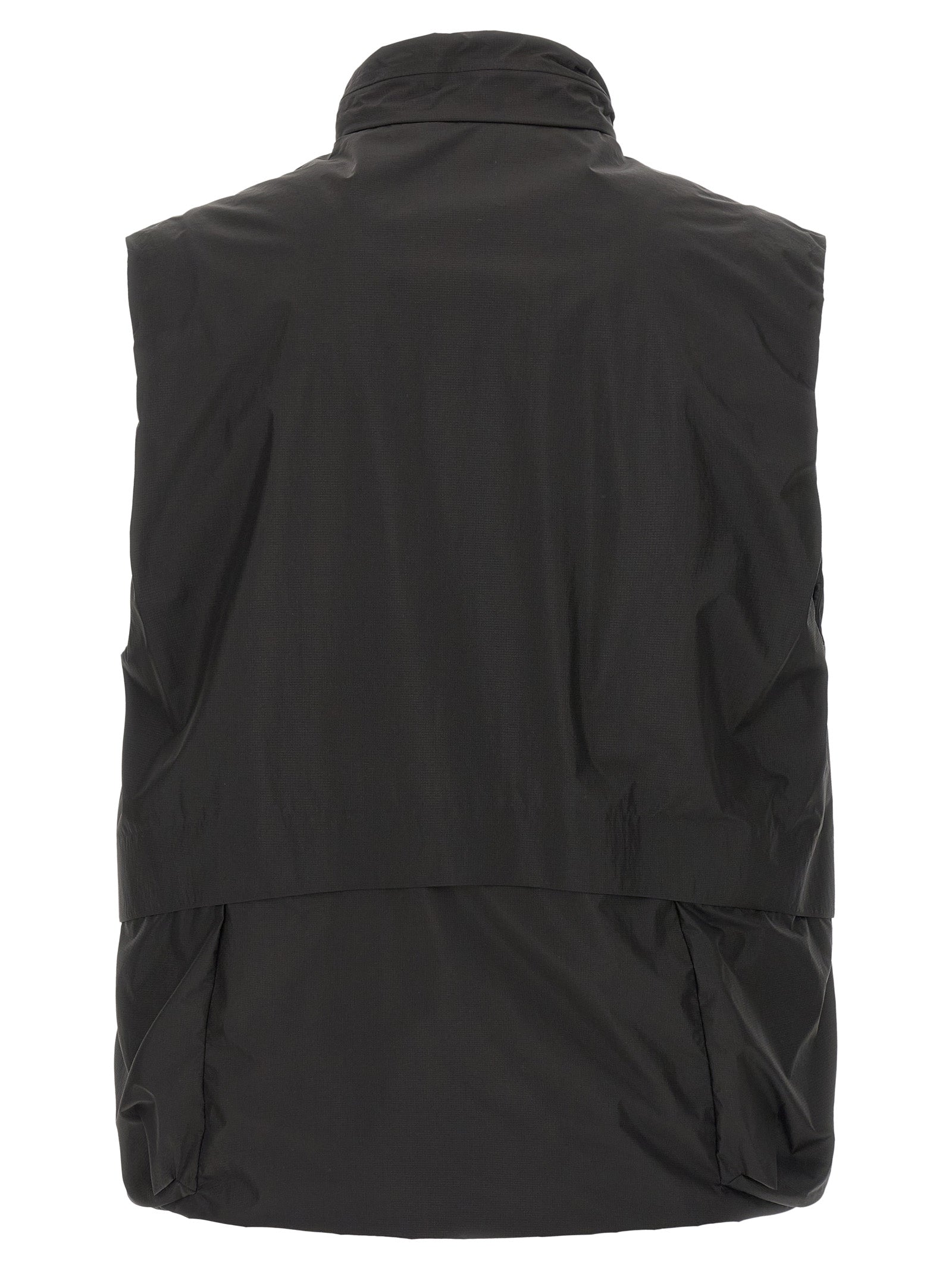 Vest by C.P. Company for men in polyamide black features a chic silhouette, expertly detailed with a refined and premium breathable-design, water-resistant, pockets & insulated for a truly chic look.