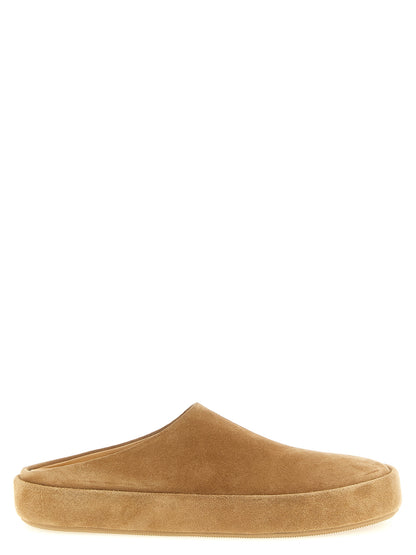 Flat Mule Mules Shoes by Marsell for men in bos taurus calfskin leather beige showcases a timeless silhouette from the Men's Bos Taurus Calfskin Leather Flat Mule Mules Shoes collection, featuring a timeless flat and for a timeless finish.