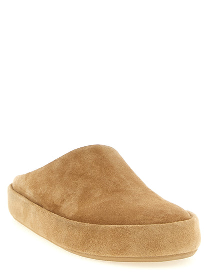 This Flat Mule Mules Shoes by Marsell for men in bos taurus calfskin leather beige features an exquisite silhouette from the Men's Bos Taurus Calfskin Leather Flat Mule Mules Shoes collection, defined by a sophisticated flat and elegant .