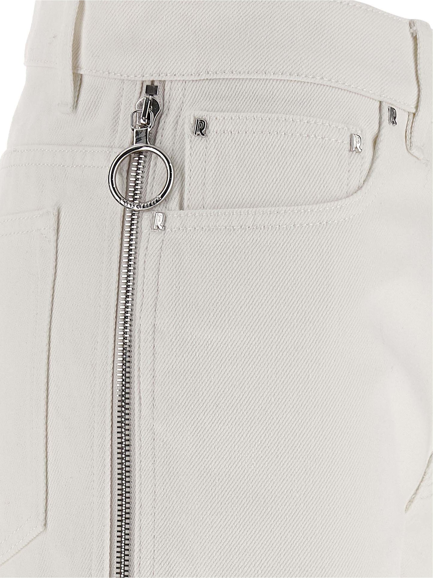 Jeans by Paco Rabanne for women in denim cotton white features an sophisticated mid rise and with a precise long, creating a sophisticated and sophisticated silhouette.