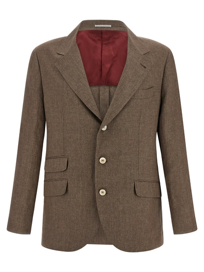 This Blazer by Brunello Cucinelli for men in linen & cupro brown & horn presents a tailored silhouette, meticulously tailored with a tailored and distinctive for a tailored finish.