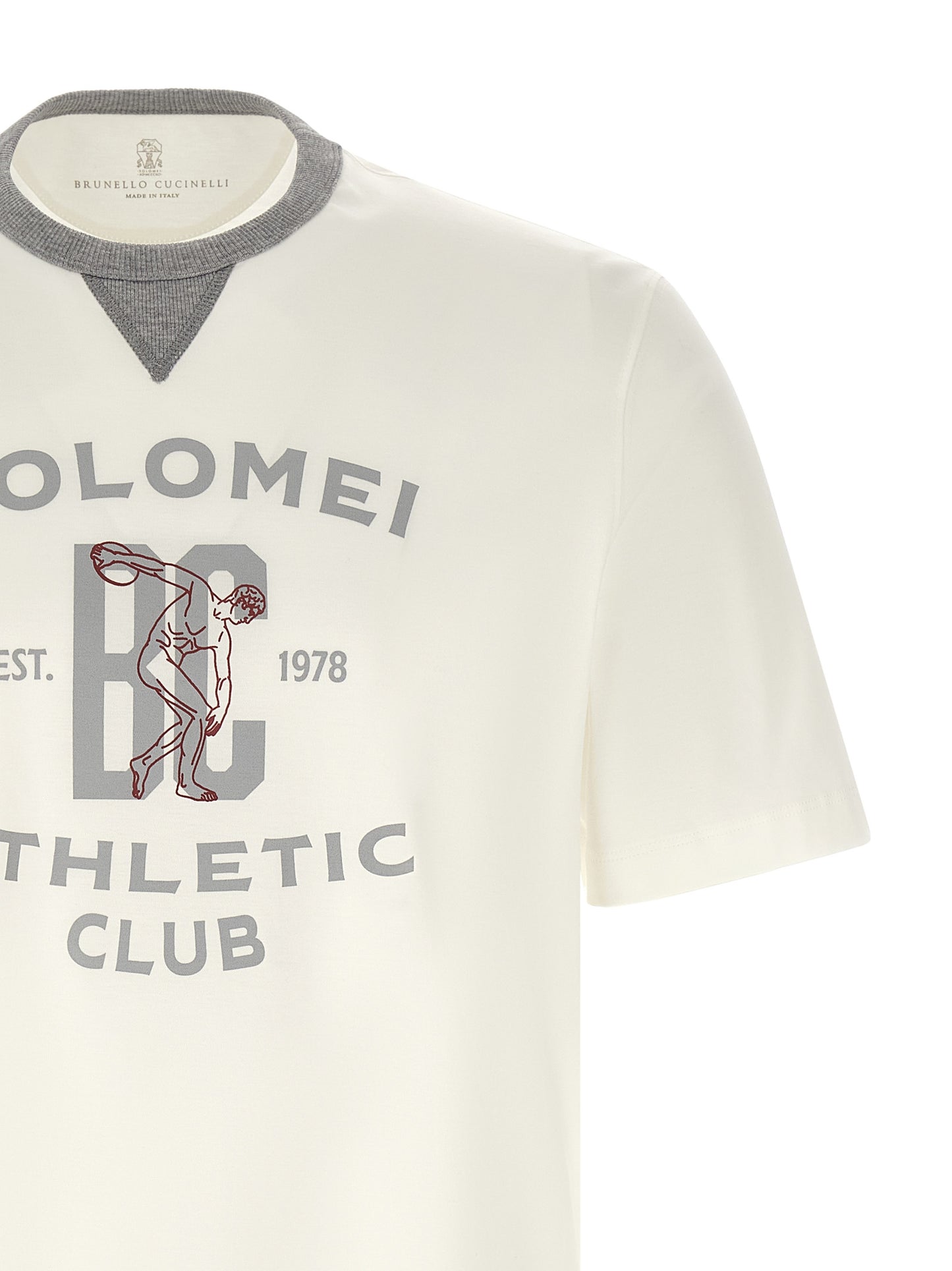 T-Shirt by Brunello Cucinelli for men in cotton white & print features a plush silhouette, showcasing a sophisticated and for a truly plush finish.