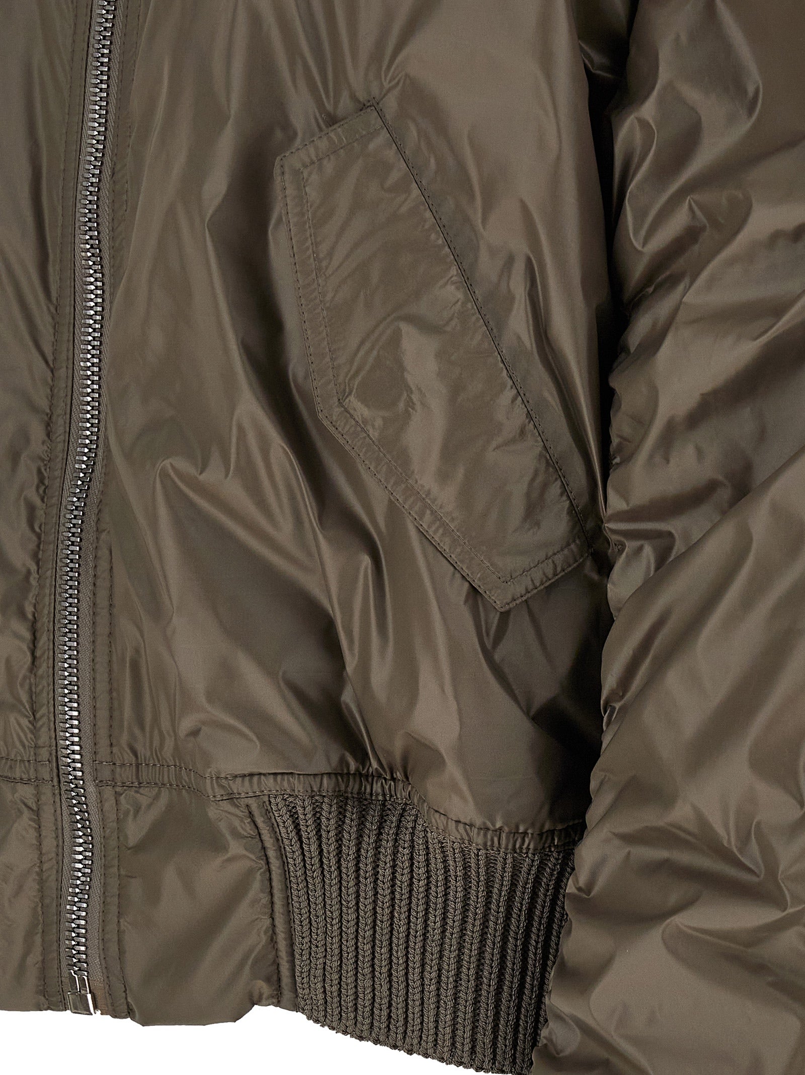 Bomber Jacket by Rick Owens for men in nylon gray presents a effortlessly chic silhouette, showcasing a sophisticated and premium pockets for a truly effortlessly chic finish.
