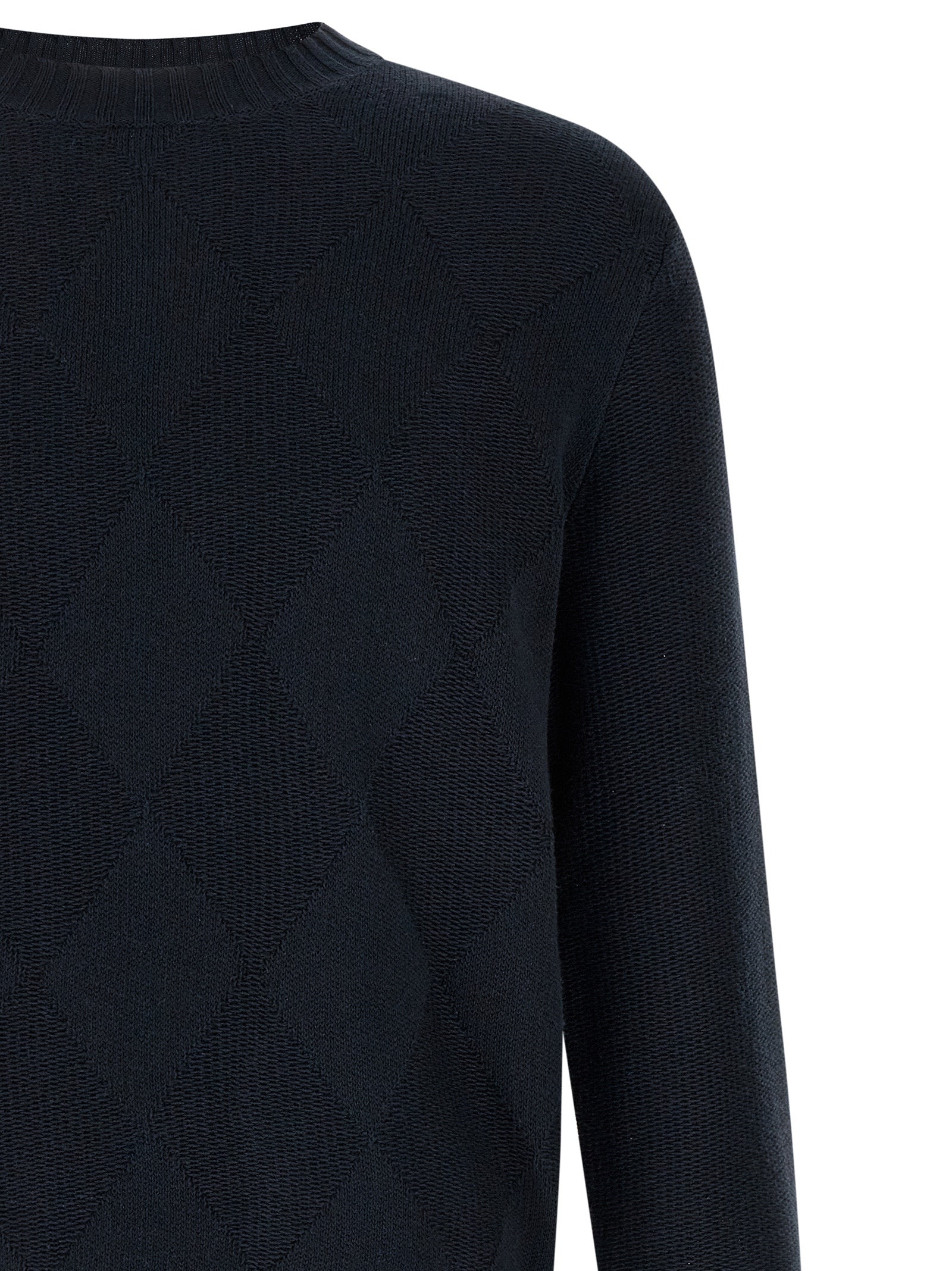 Cardigan by Ballantyne for men in linen & cotton blue showcases a captivating silhouette, artfully detailed with a captivating and crew neckline for a truly sophisticated captivating look.
