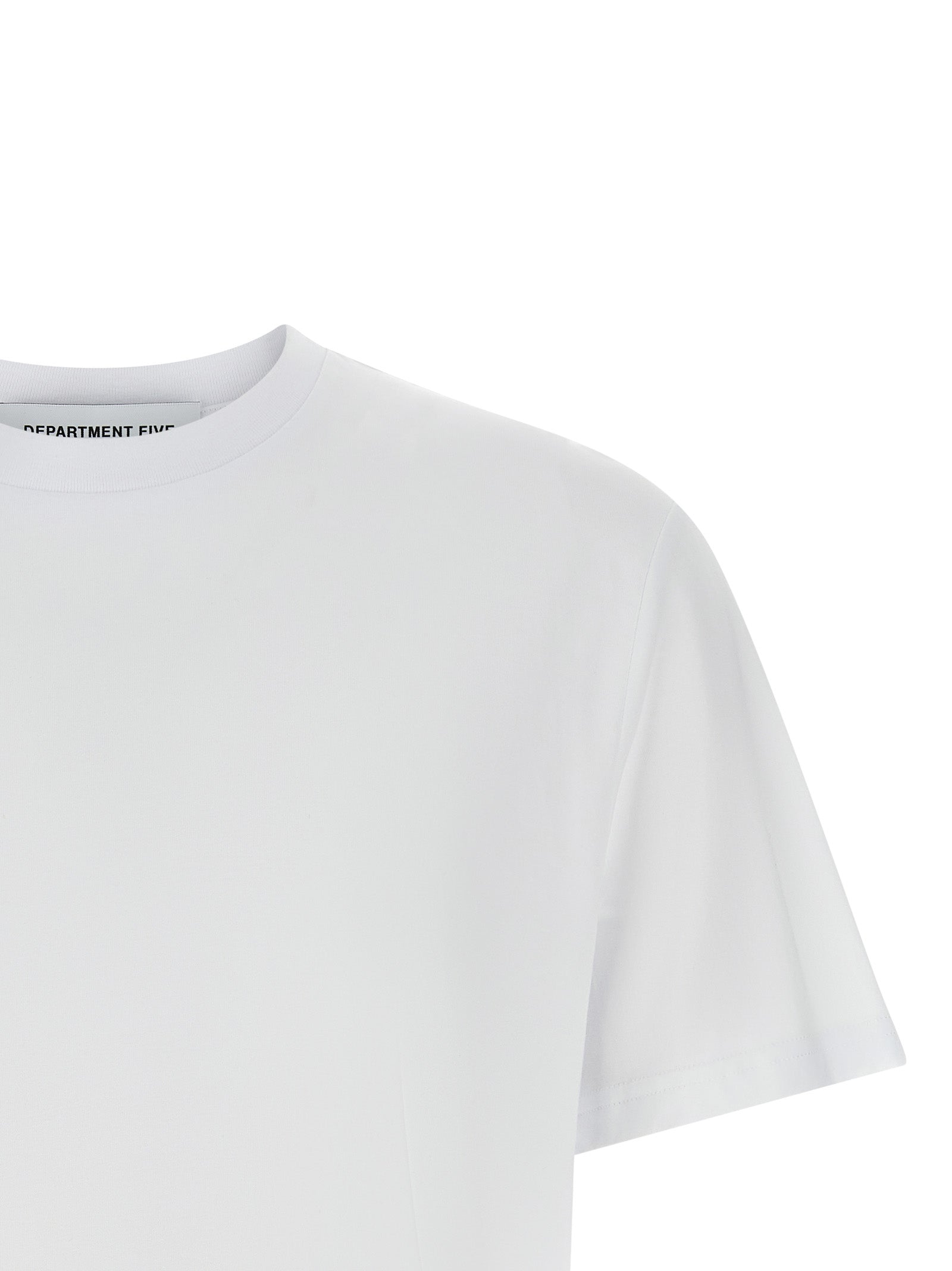 T-Shirt by Department 5 for men in organic cotton white & print features an edgy silhouette, meticulously detailed with a sophisticated and crew neckline for a truly edgy finish.