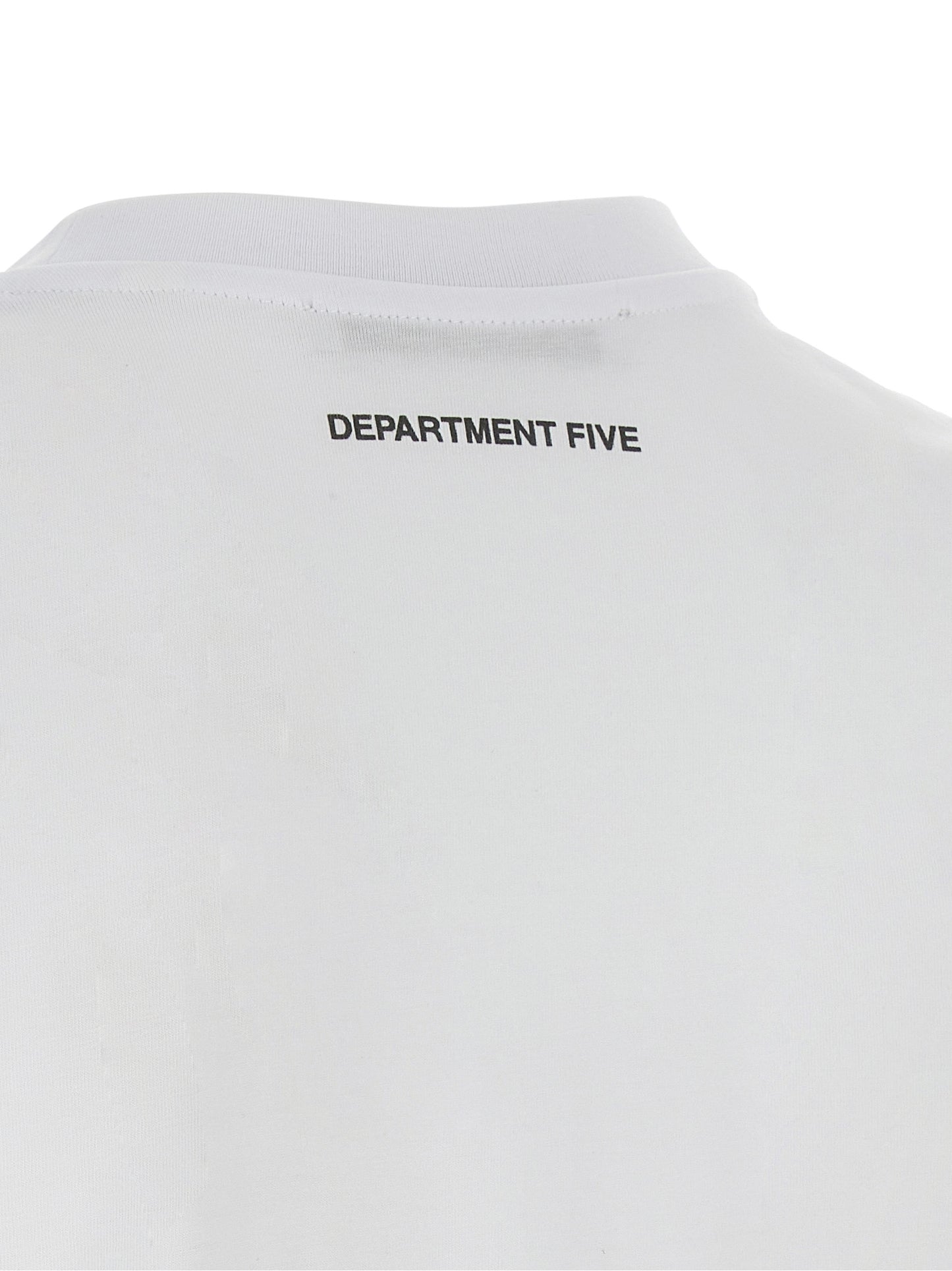 T-Shirt by Department 5 for men in organic cotton white & print showcases a dramatic silhouette, elegantly detailed with a dramatic and for a truly dramatic finish.