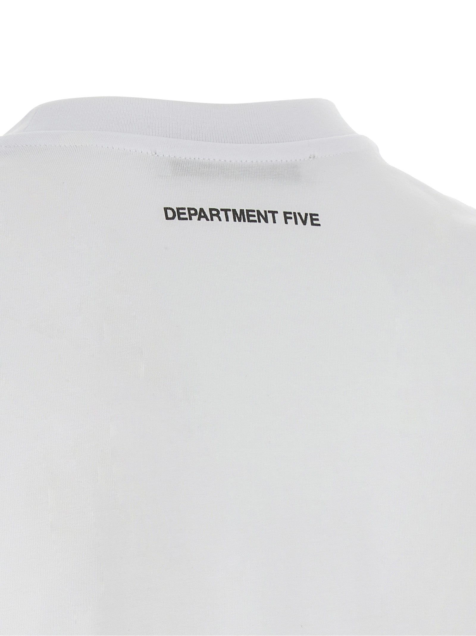 T-Shirt by Department 5 for men in organic cotton white & print showcases a dramatic silhouette, elegantly detailed with a dramatic and for a truly dramatic finish.