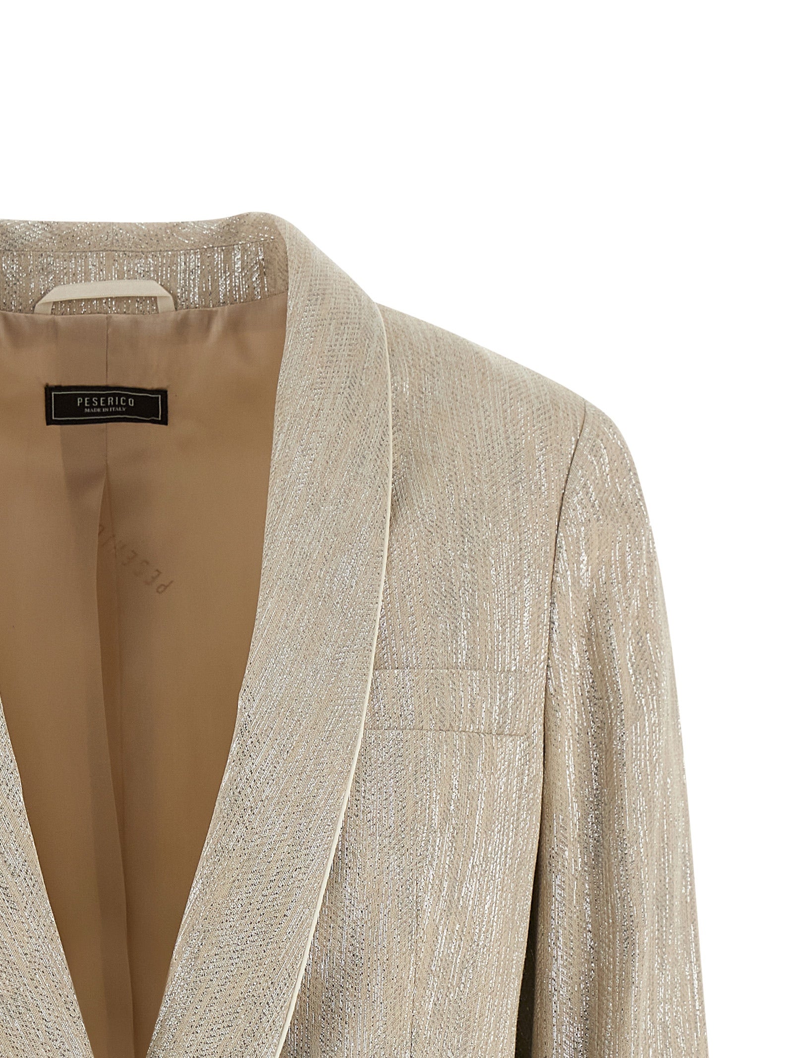 This Blazer by Peserico for women in linen poly cotton & viscose beige, pearl & monogram presents a tailored silhouette, meticulously tailored with a tailored shawl-collar neckline and distinctive for a tailored finish.