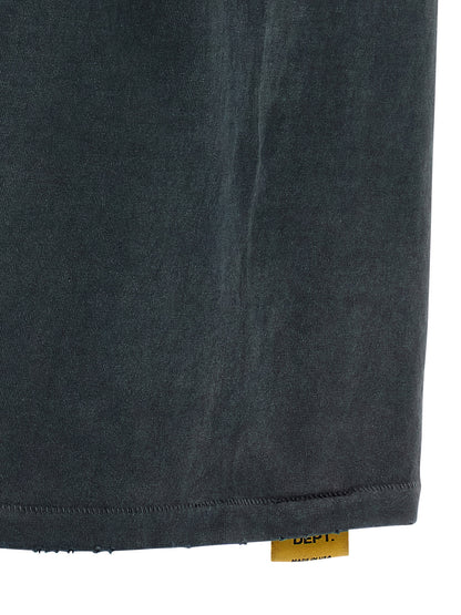 T-Shirt by GALLERY DEPT. for men in cotton black & print features an edgy silhouette, meticulously detailed with a sophisticated and for a truly edgy finish.