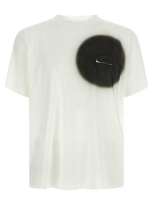 T-Shirt by MM6 Maison Margiela for men in cotton white & signature showcases a fashionable silhouette, elegantly detailed with a fashionable short-sleeve and crew neckline for a sophisticated, high-fashion look.