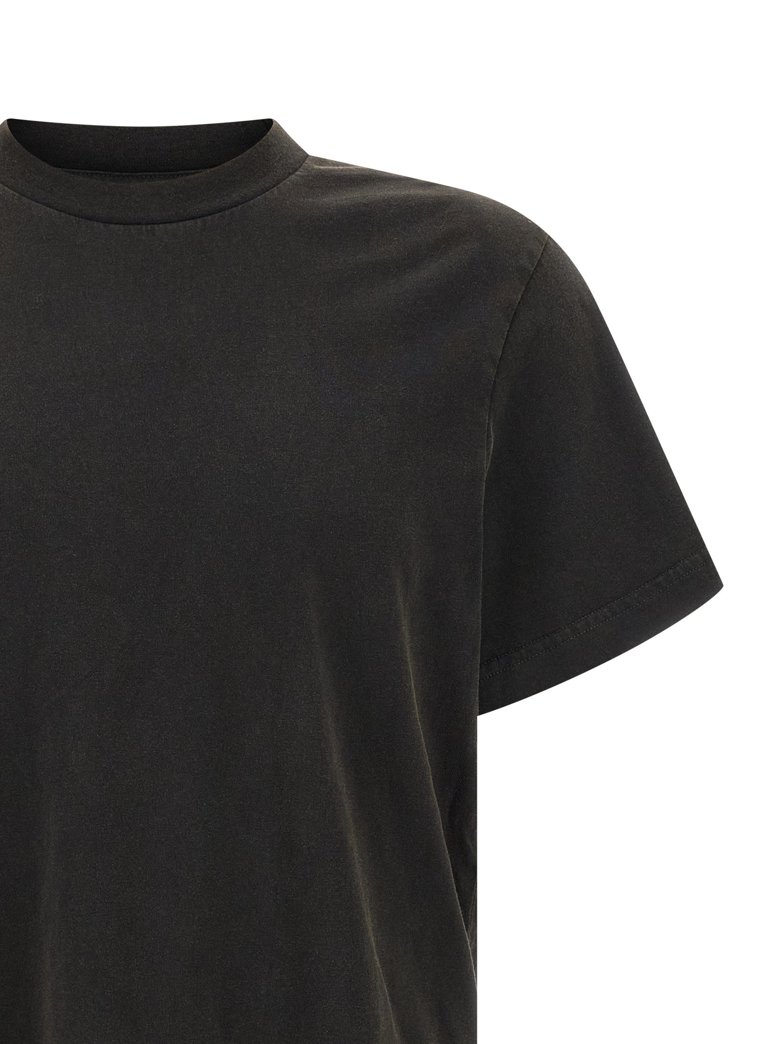 T-Shirt by Entire Studios for men in cotton gray features an edgy silhouette, meticulously detailed with a sophisticated and crew neckline for a truly edgy finish.