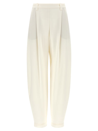 Casual Pants by Brunello Cucinelli for women in viscose linen twill beige features an sophisticated and straight & relaxed-fit with a precise long, creating a sophisticated and sophisticated silhouette.