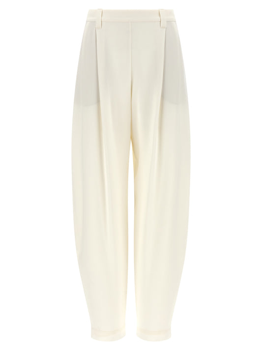 Casual Pants by Brunello Cucinelli for women in viscose linen twill beige features an sophisticated and straight & relaxed-fit with a precise long, creating a sophisticated and sophisticated silhouette.