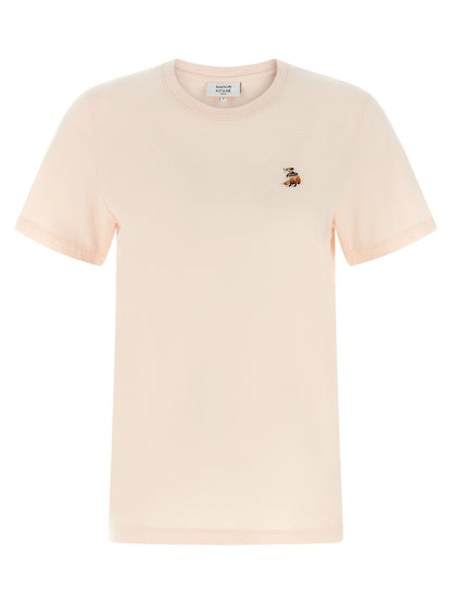 T-Shirt by Maison Kitsuné for women in organic cotton multicolor & pink features an edgy silhouette, meticulously detailed with a sophisticated short-sleeve and crew neckline for a truly edgy finish.
