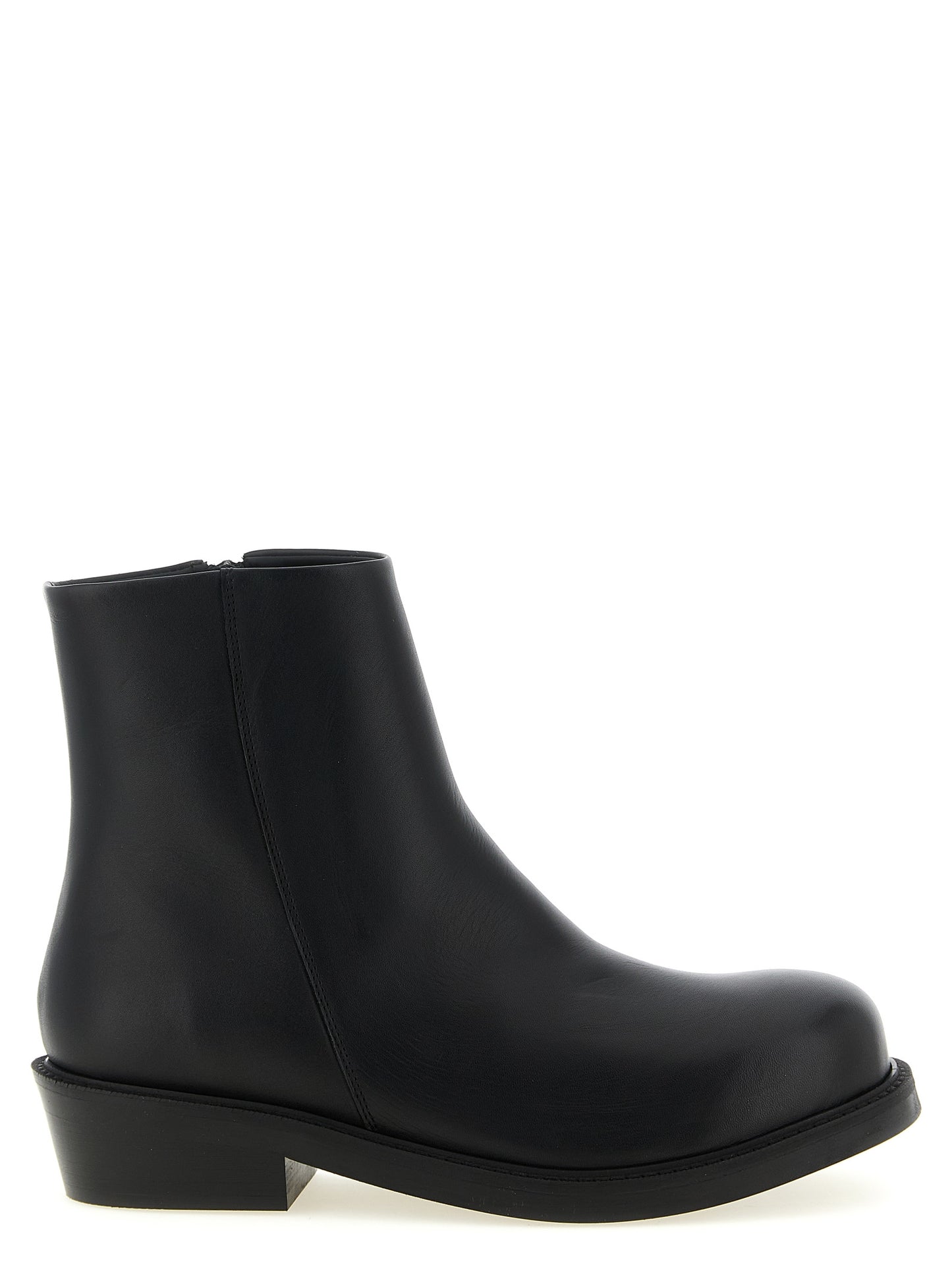 Ankle Boots by SÉFR for men in bos taurus calfskin leather black features an enchanting design from the Men's Bos Taurus Calfskin Leather Ankle Boots collection, highlighting a enchanting and for a refined look.