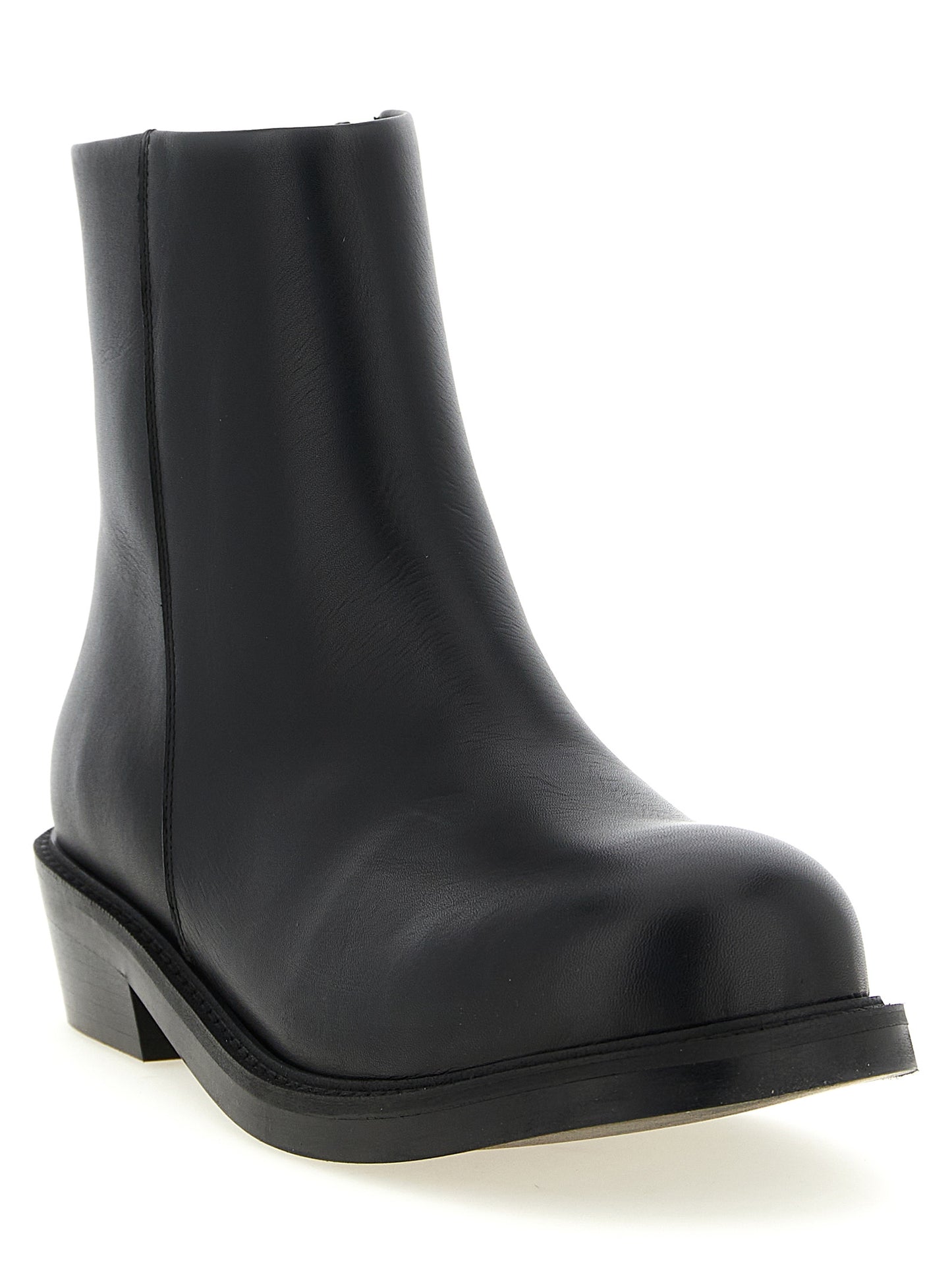 Ankle Boots by SÉFR for men in bos taurus calfskin leather black features an dynamic silhouette, showcasing the dynamic Men's Bos Taurus Calfskin Leather Ankle Boots design with its distinctive and elegant .