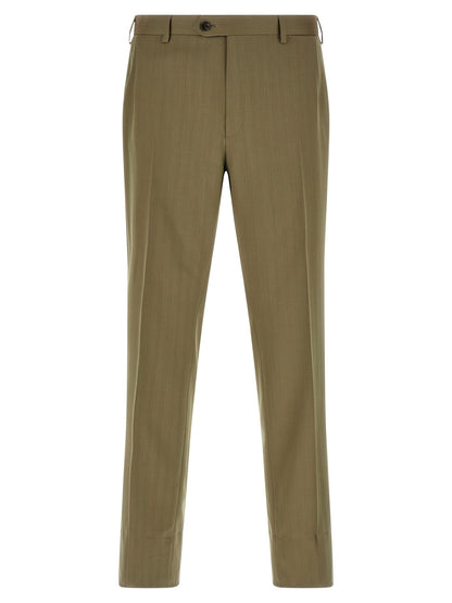 This Pant Suit by Brioni for men in cupro wool bicolour, green & herringbone presents a discerning silhouette, featuring a sophisticated and a discerning slim for a refined and polished look.