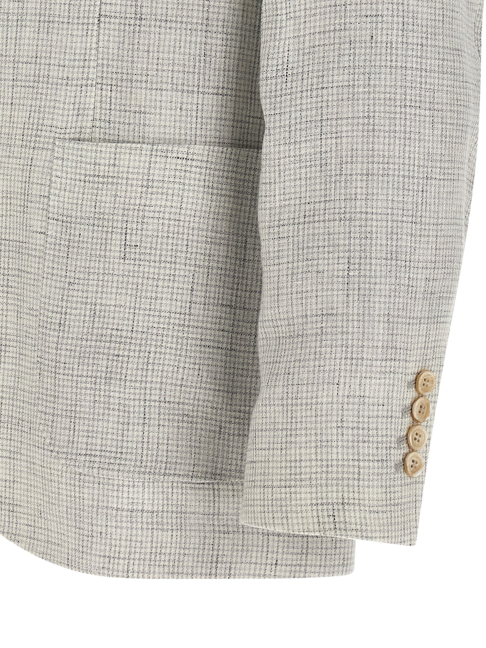 This Blazer by Brunello Cucinelli for men in cupro & linen beige & patterned presents a tailored silhouette, meticulously tailored with a tailored and distinctive for a tailored finish.