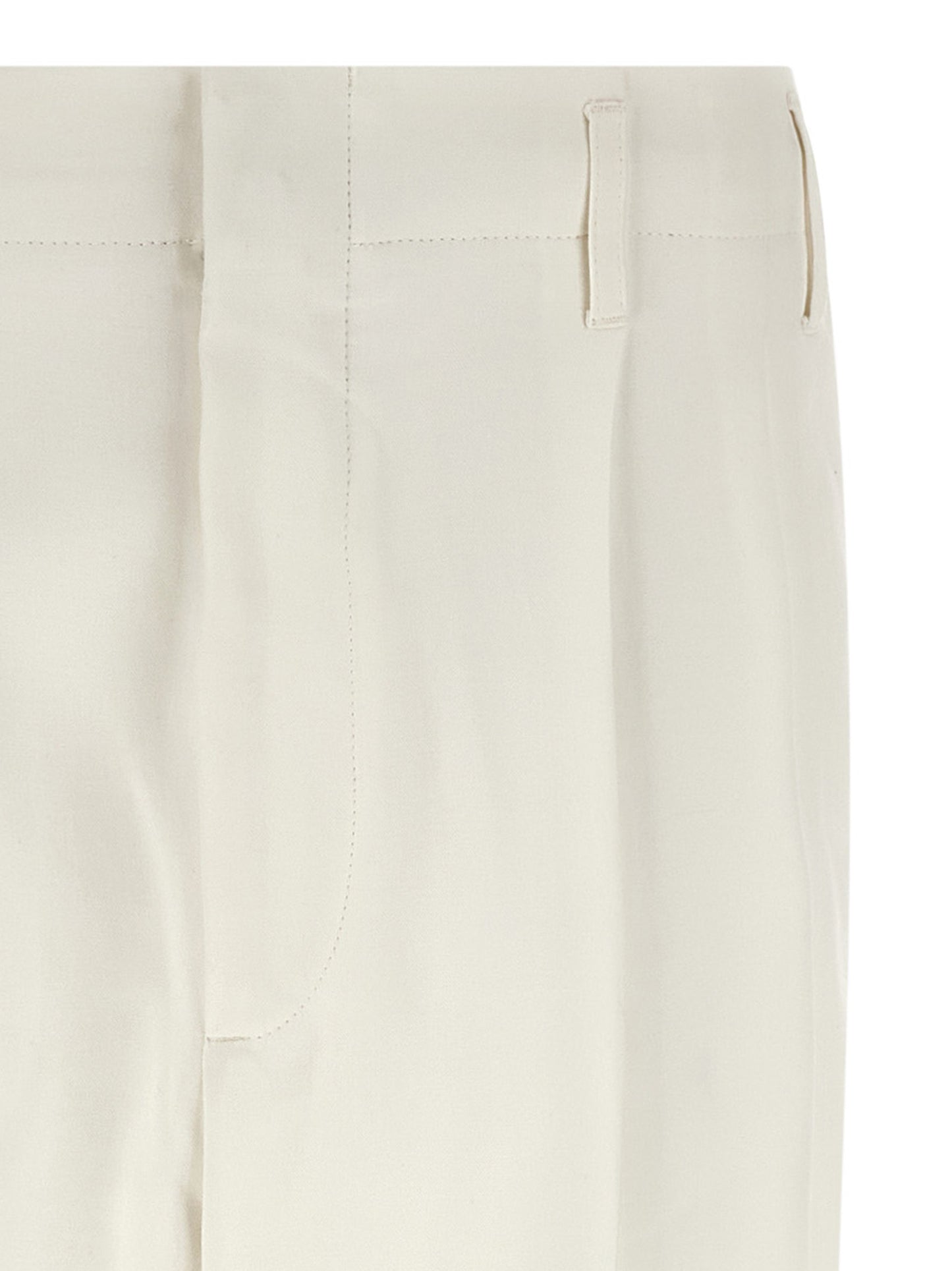 Trousers by Brunello Cucinelli for men in cotton white presents a perennial silhouette, meticulously tailored with a tapered-leg cut, long finish, and an elegant high rise.