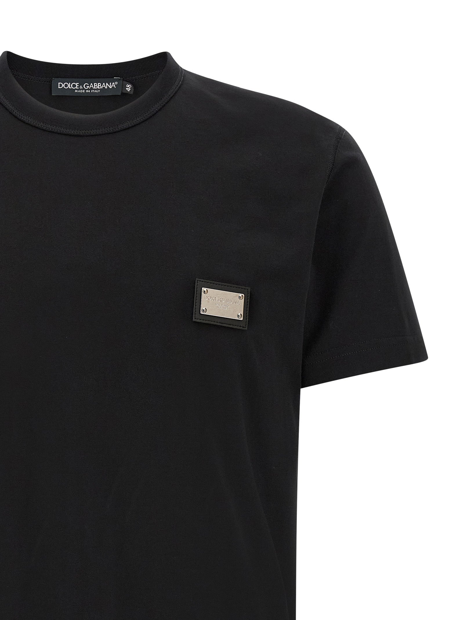 T-Shirt by Dolce & Gabbana for men in leather & cotton black showcases a dramatic silhouette, elegantly detailed with a dramatic crew neckline and for a truly dramatic finish.