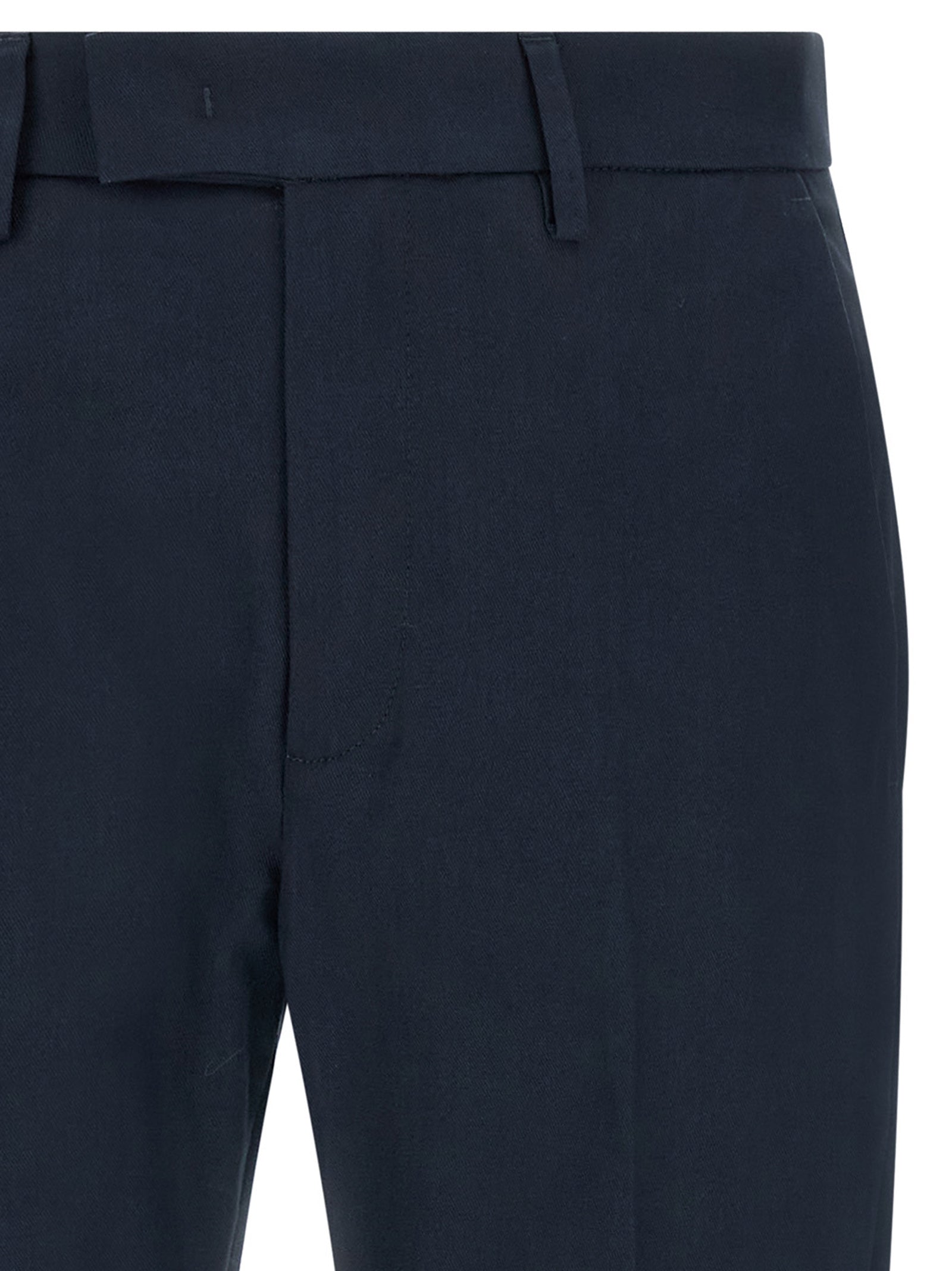 Chinos Pants by Department 5 for men in cotton blue features an utilitarian-chic silhouette, showcasing a utilitarian-chic straight-leg & regular-fit with a long cut and for a refined look.