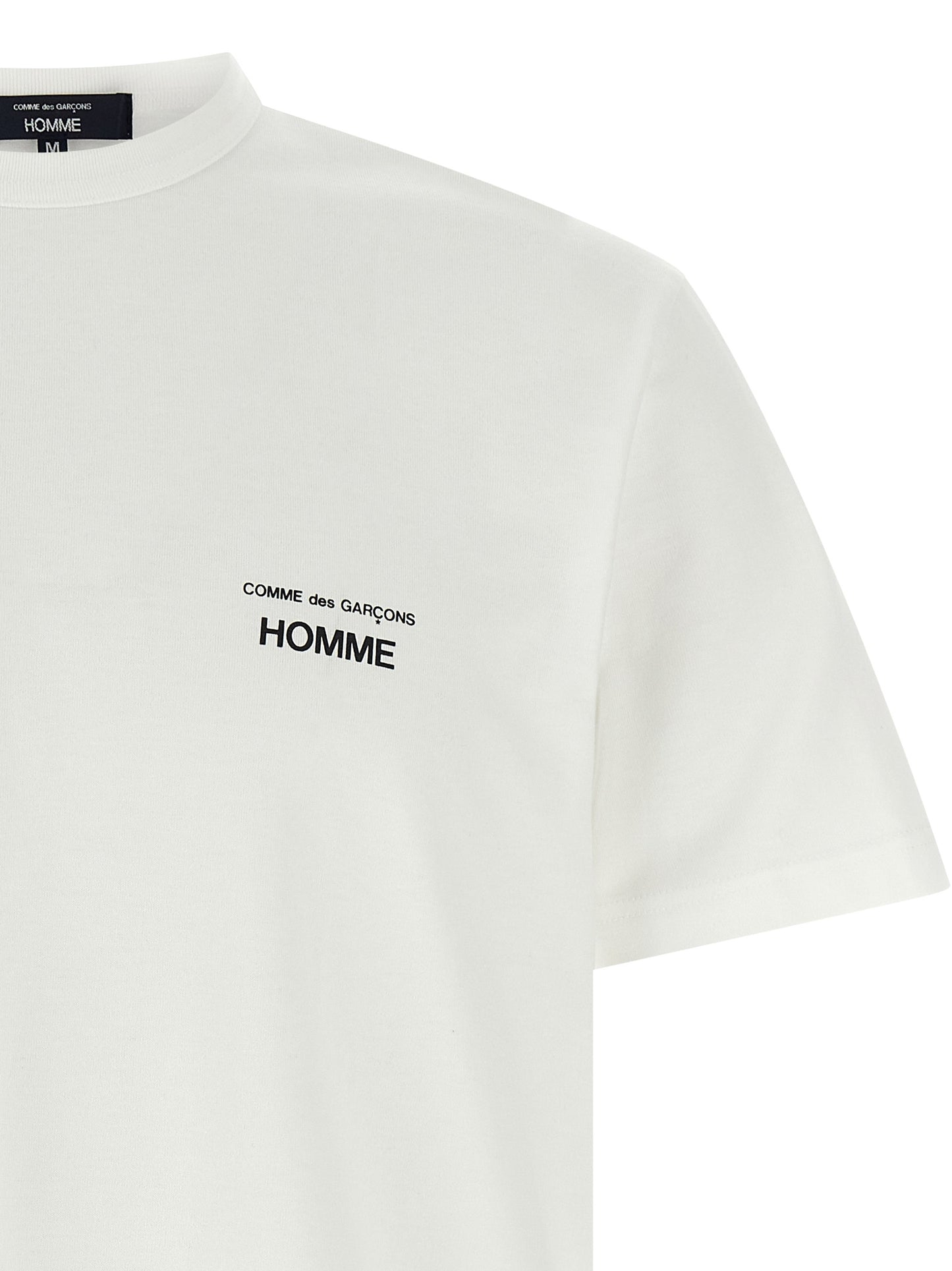 T-Shirt by Comme Des Garçons for men in cotton white & print showcases a dramatic silhouette, elegantly detailed with a dramatic and for a truly dramatic finish.