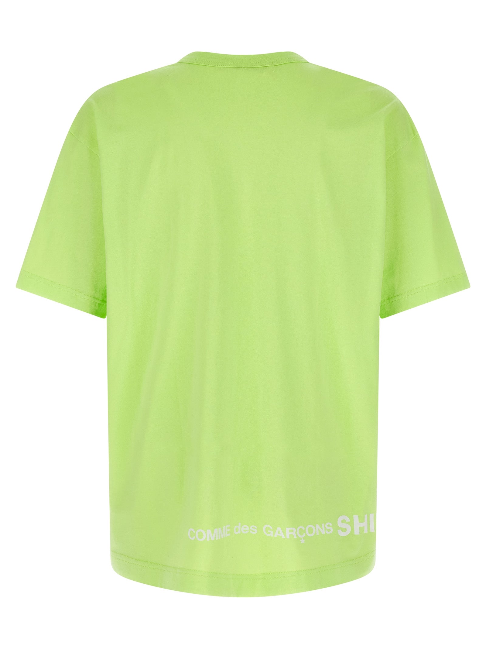 T-Shirt by Comme Des Garçons for men in cotton bicolour, green & print showcases a dramatic silhouette, elegantly detailed with a dramatic crew neckline and for a truly dramatic finish.