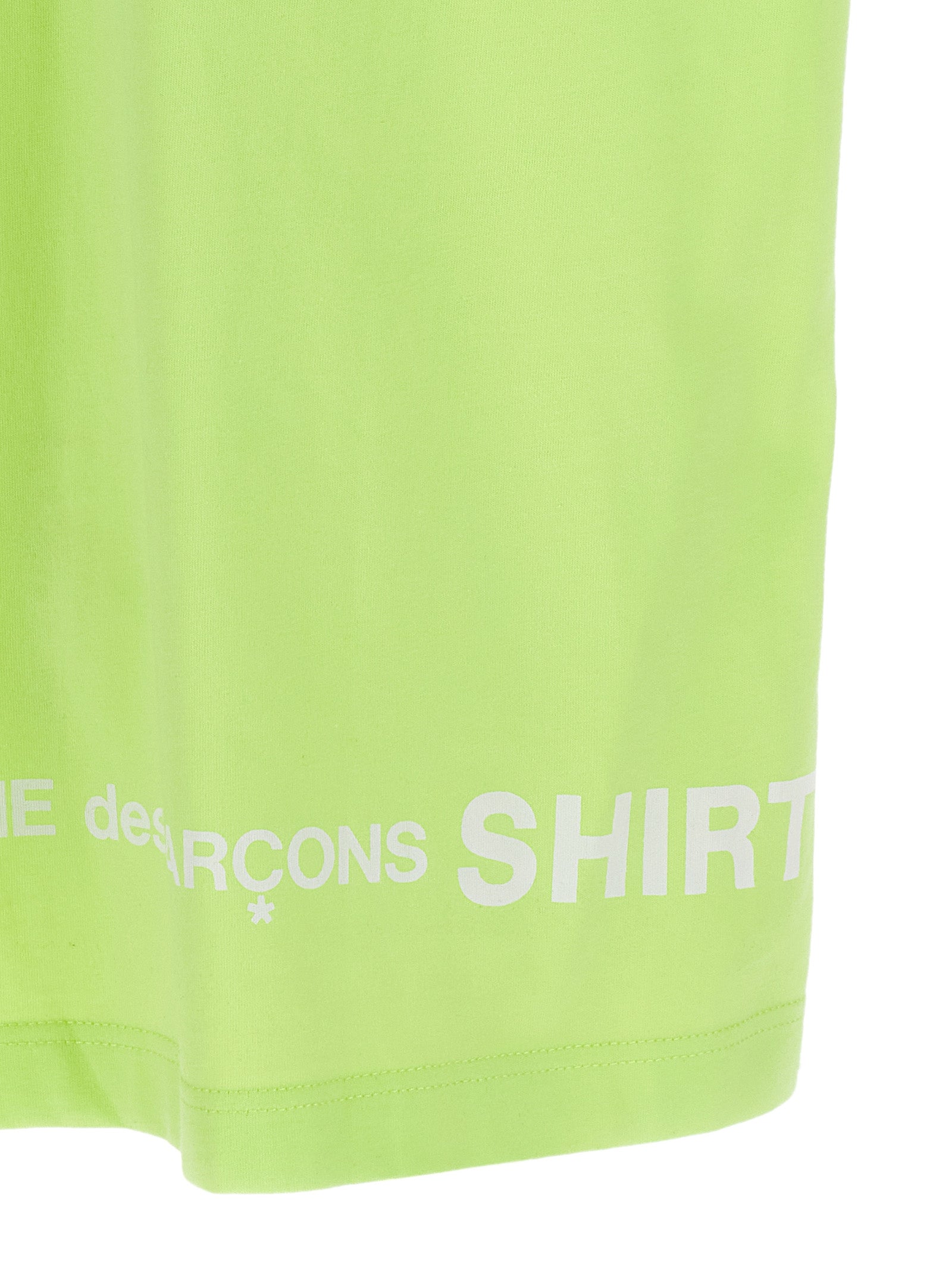 T-Shirt by Comme Des Garçons for men in cotton bicolour, green & print features an edgy silhouette, meticulously detailed with a sophisticated and for a truly edgy finish.