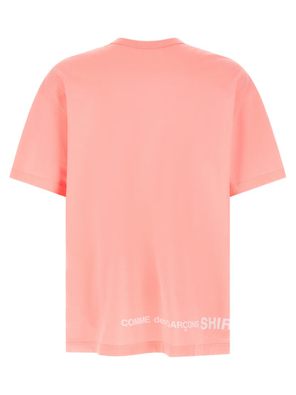 T-Shirt by Comme Des Garçons for men in cotton multicolor, pink & print features an on trend silhouette, perfectly showcasing a on trend and crew neckline for an elevated aesthetic.