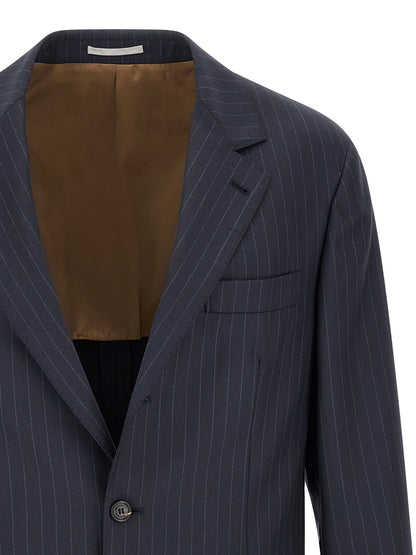 Blazer by Brunello Cucinelli for men in virgin wool blue & horn features an sartorial silhouette, showcasing a sophisticated and sartorial for a truly sartorial finish.