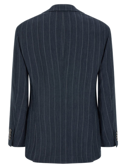 Blazer by Brunello Cucinelli for men in silk & hemp blue & chevron presents a distinguished silhouette, detailed with a distinguished and distinctive for a truly sophisticated finish.