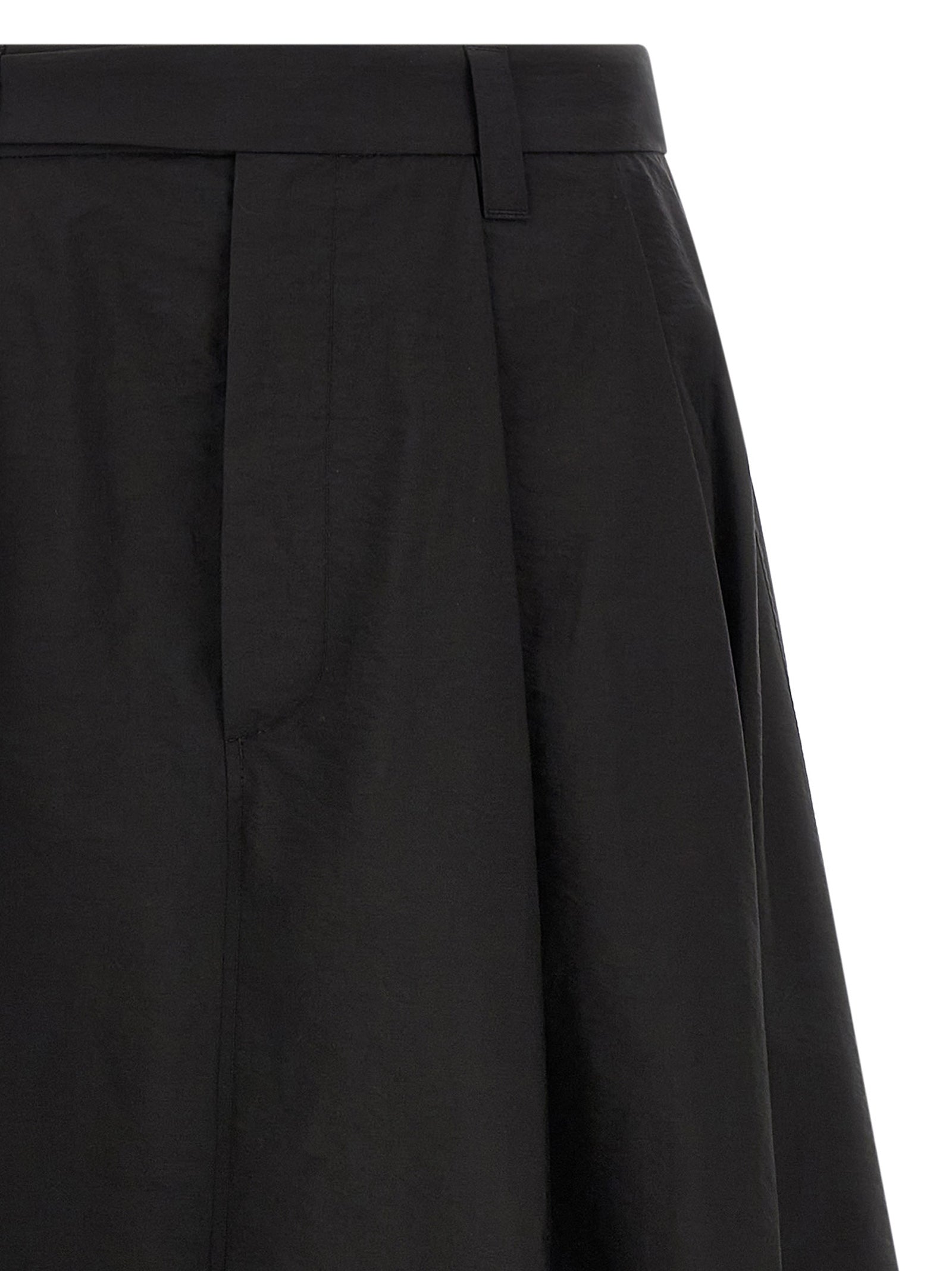 Skirt by Brunello Cucinelli for women in polyamide cotton silk black & signature features a contoured silhouette from the Monile Women's Tailored Flared Polyamide Cotton Silk Midi Skirt collection, characterized by its contoured midi for a contoured finish.