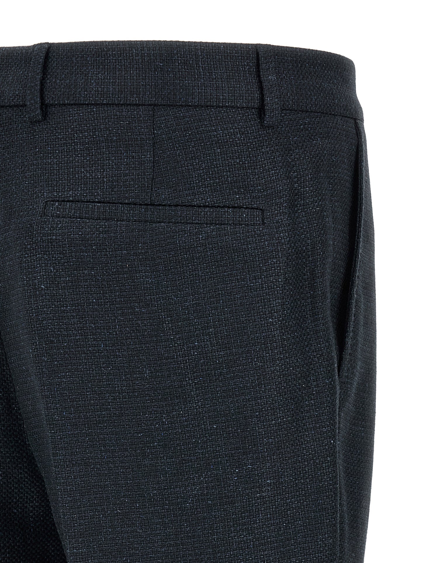 This Pant Suit by Brunello Cucinelli for men in linen silk wool blue presents a discerning silhouette, featuring a sophisticated and a discerning for a refined and polished look.