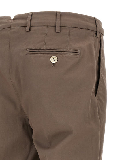 Trousers by Brunello Cucinelli for men in stretch cotton beige presents a perennial silhouette, meticulously tailored with a regular-fit cut, long finish, and an elegant .