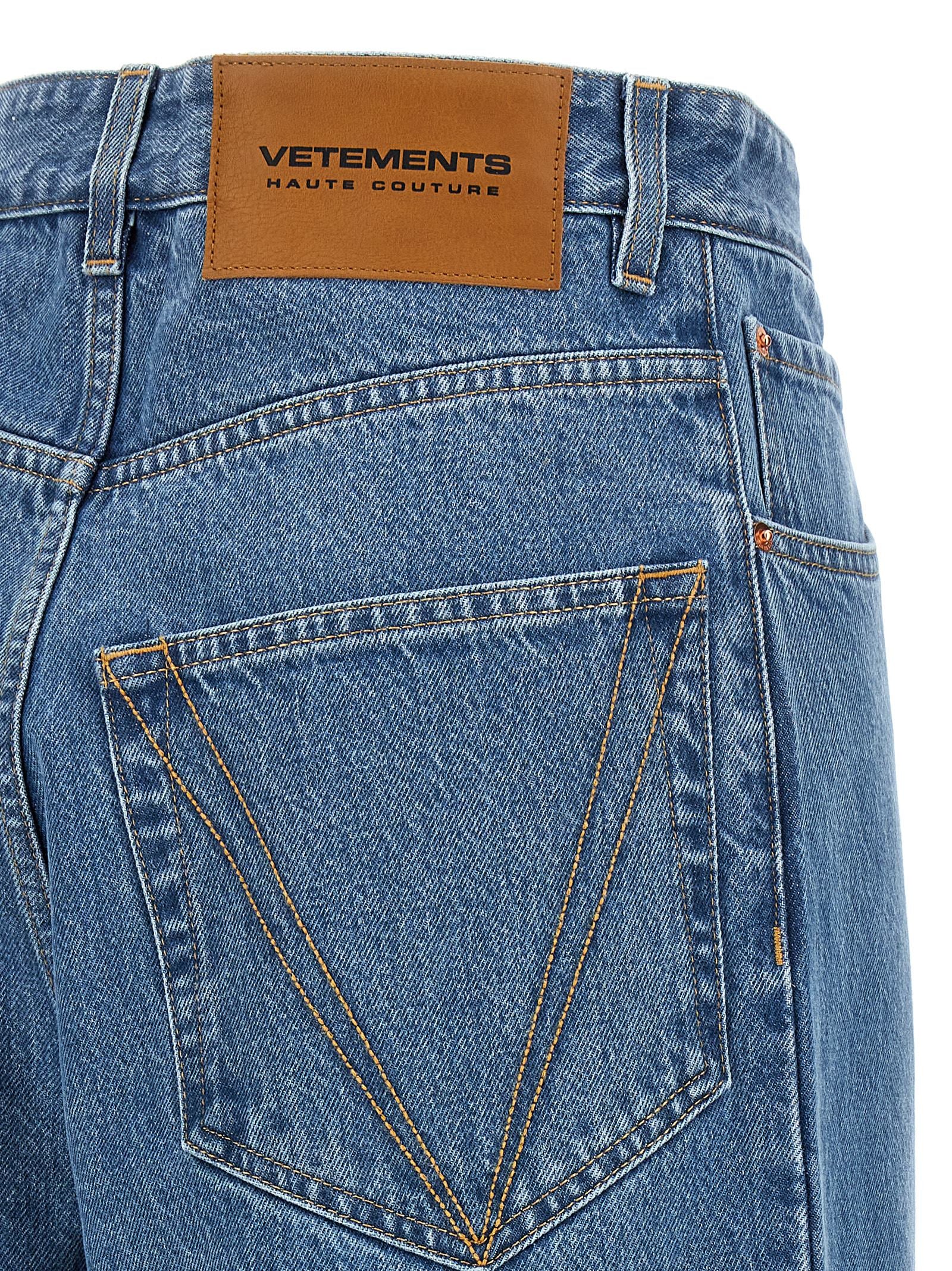Jeans by Vetements for women in cotton denim blue features a refined silhouette with a refined straight-leg, relaxed-fit & wide, defined by a high rise and a refined long for a refined finish.