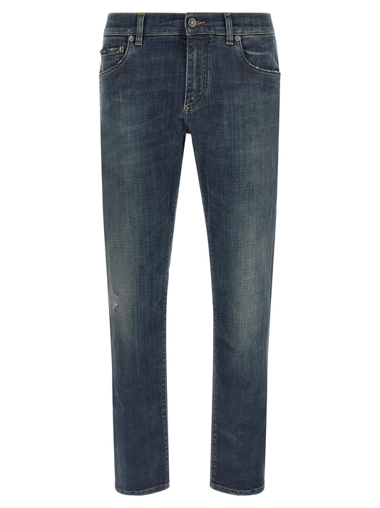 Jeans by Dolce & Gabbana for men in stretch denim cotton blue features an sophisticated low rise and straight-leg with a precise long, creating a sophisticated and sophisticated silhouette.