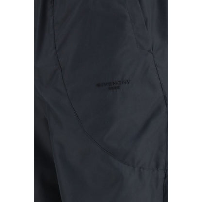Joggers by Givenchy for men in cotton polyester black & signature features an sophisticated and relaxed-fit & regular-fit with a precise long, creating a sophisticated and sophisticated silhouette.