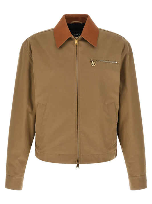Jacket by Versace for men in cotton beige features an utilitarian silhouette with a refined , showcasing sophisticated pockets for an utilitarian aesthetic.