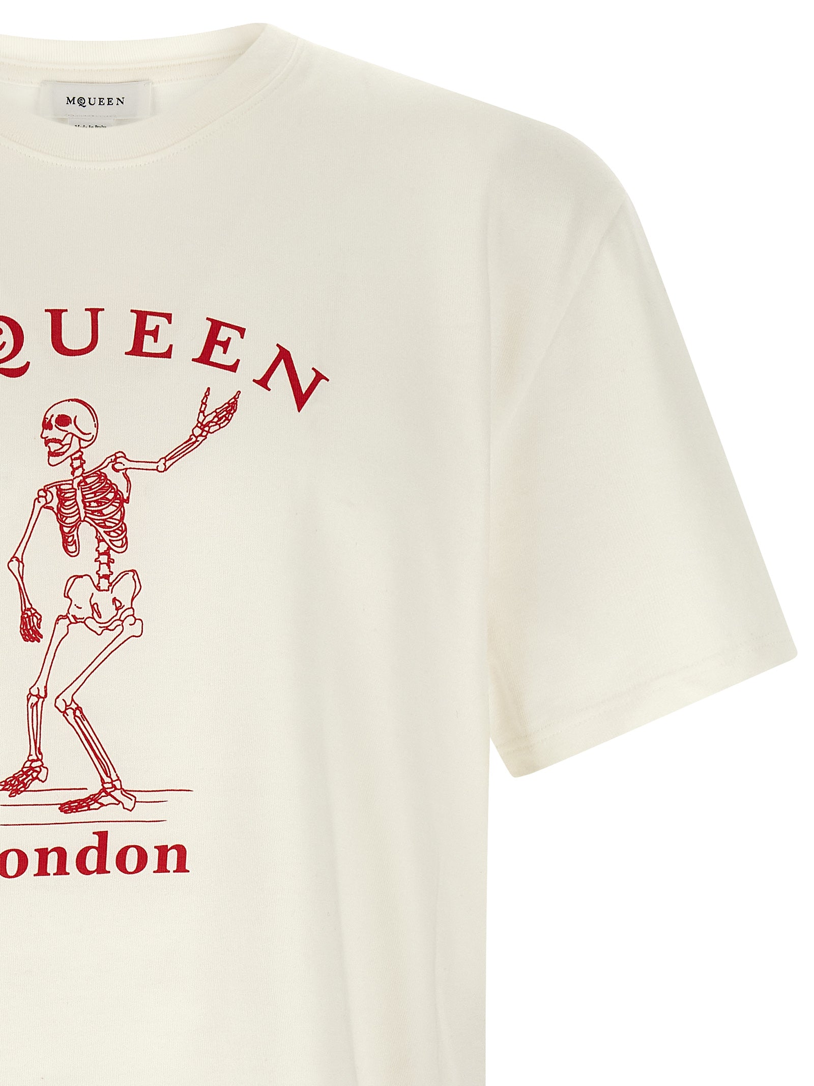 T-Shirt by Alexander McQueen for men in cotton multicolor, red & print showcases a unassuming silhouette, artfully detailed with a refined crew neckline and unassuming for a sophisticated, contemporary look.