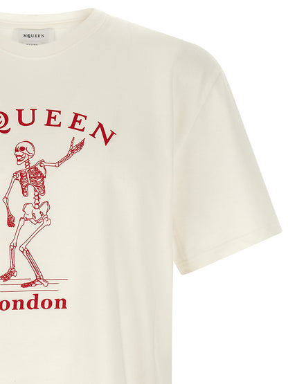 T-Shirt by Alexander McQueen for men in cotton multicolor, red & print showcases a unassuming silhouette, artfully detailed with a refined crew neckline and unassuming for a sophisticated, contemporary look.