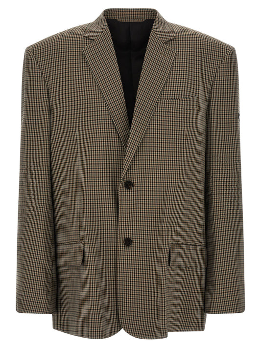 This Blazer by Balenciaga for men in lyocell brown & print presents a tailored silhouette, meticulously tailored with a tailored and distinctive for a tailored finish.